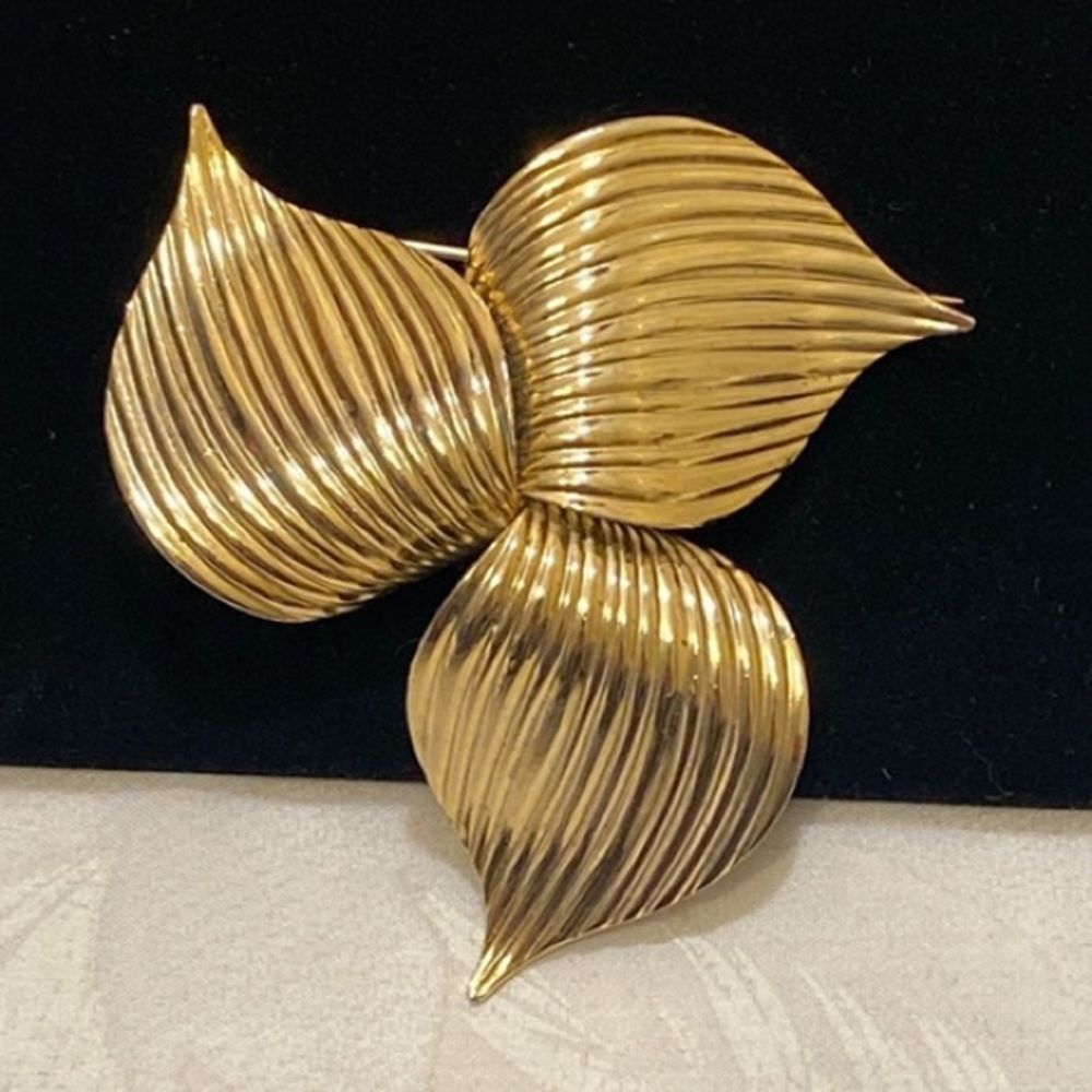 Vintage Sarah Coventry Mod Gold Brooch